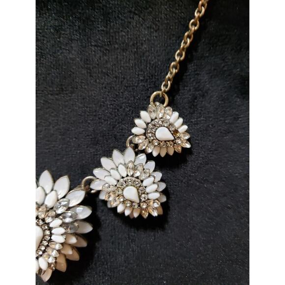 Loft Womens Fashion Floral Crystal Stone Necklace Jewelry with Lobster Clasp - Picture 4 of 6